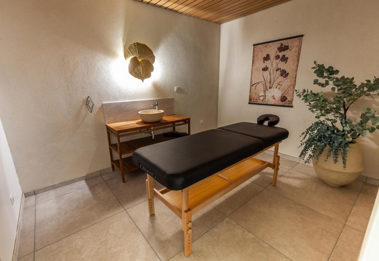 Hameau Des 40 Arpents Hotell Gergy Exteriör bild
