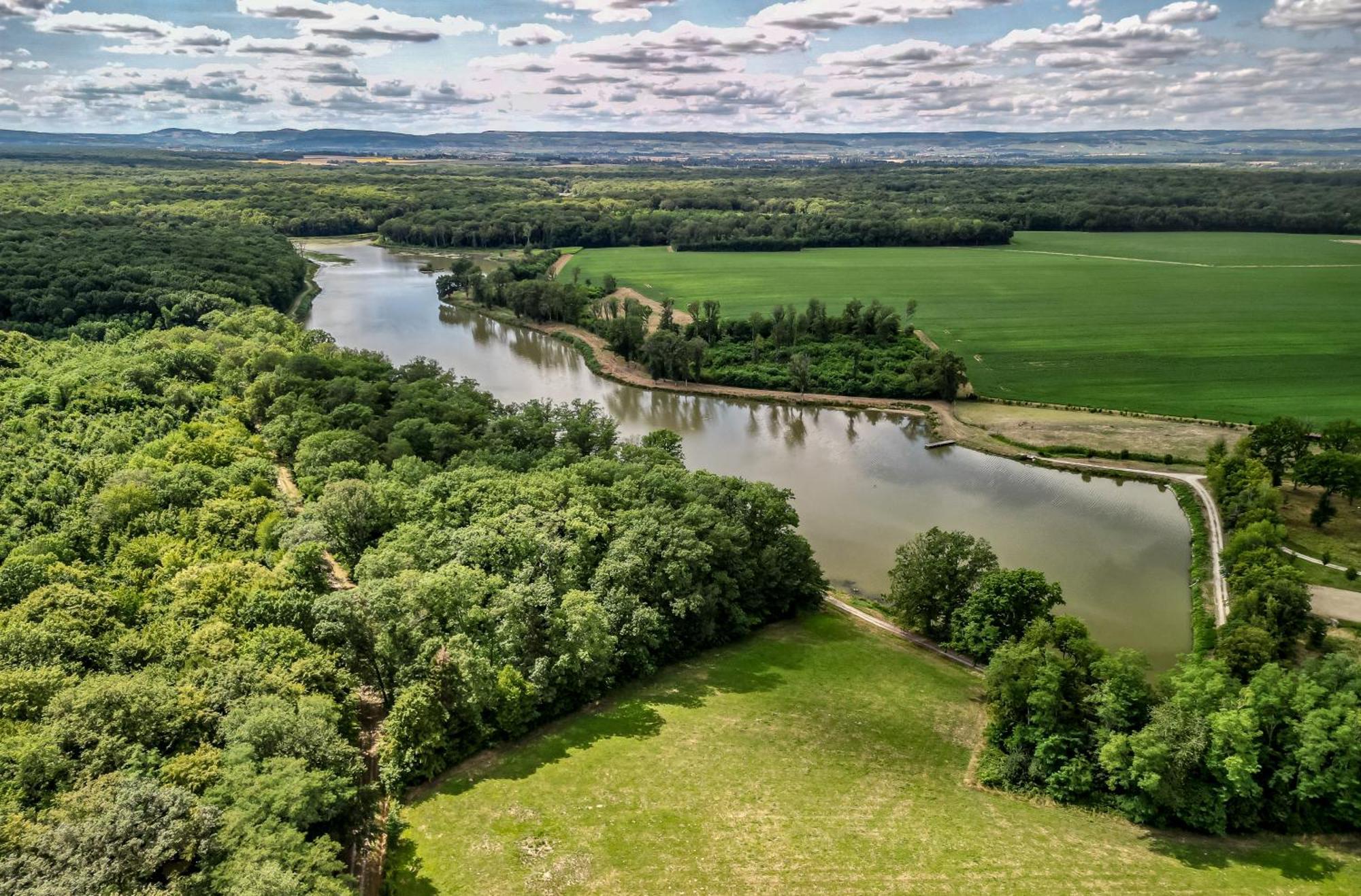 Hameau Des 40 Arpents Hotell Gergy Exteriör bild